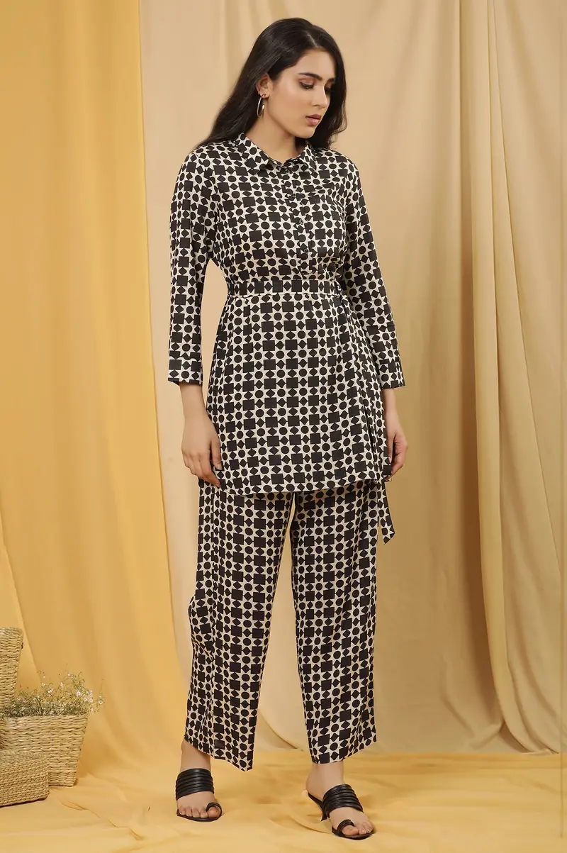 White And Black Geometric Printed Top And Trouser Set